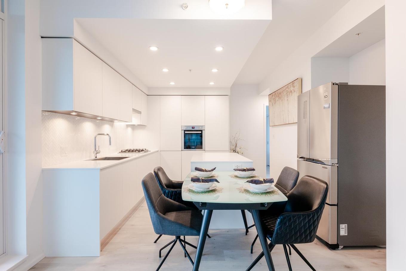 605-3833 Evergreen Place, Burnaby, BC