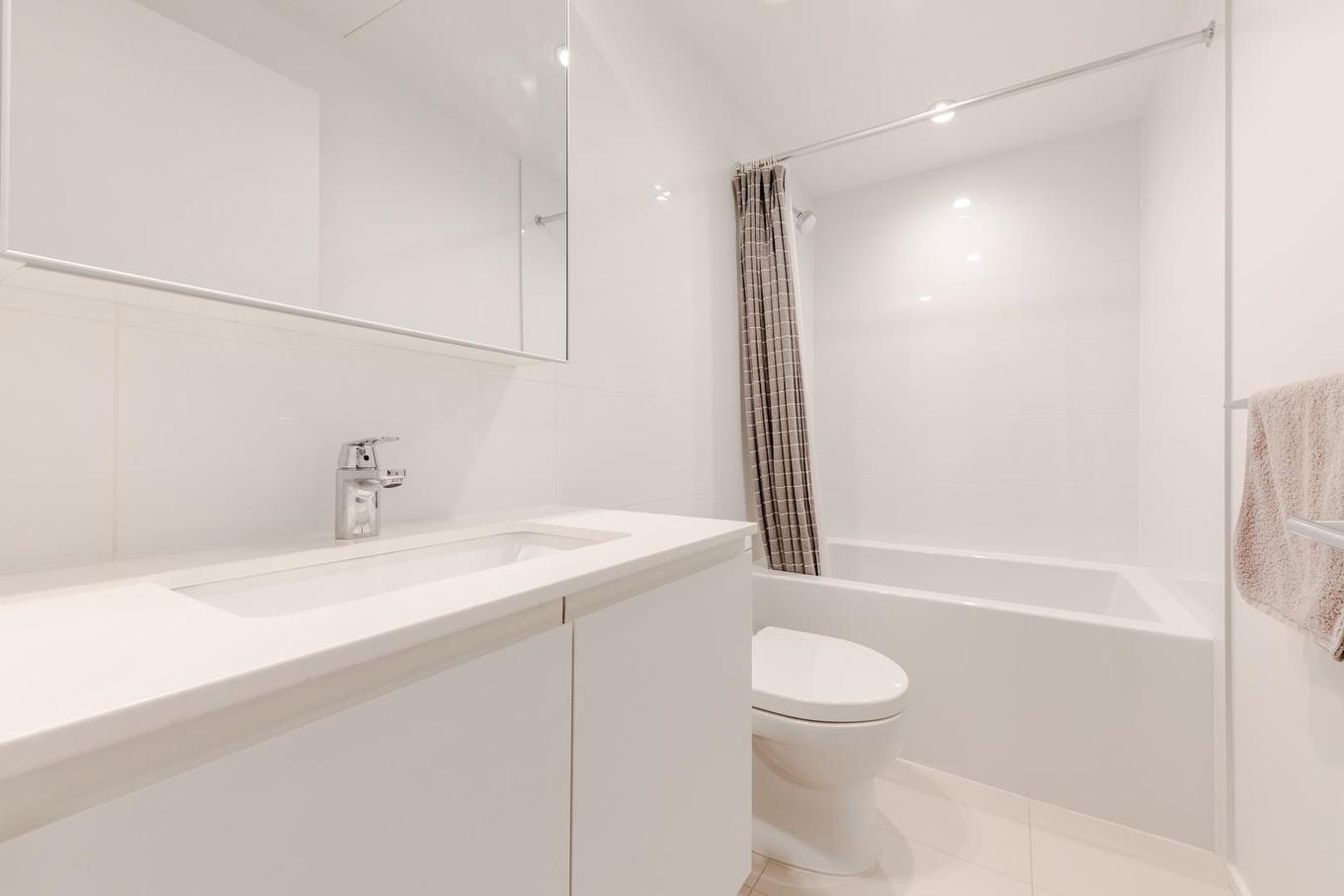 605-3833 Evergreen Place, Burnaby, BC