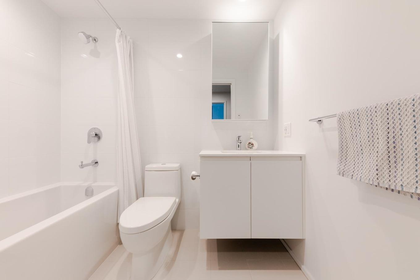 605-3833 Evergreen Place, Burnaby, BC