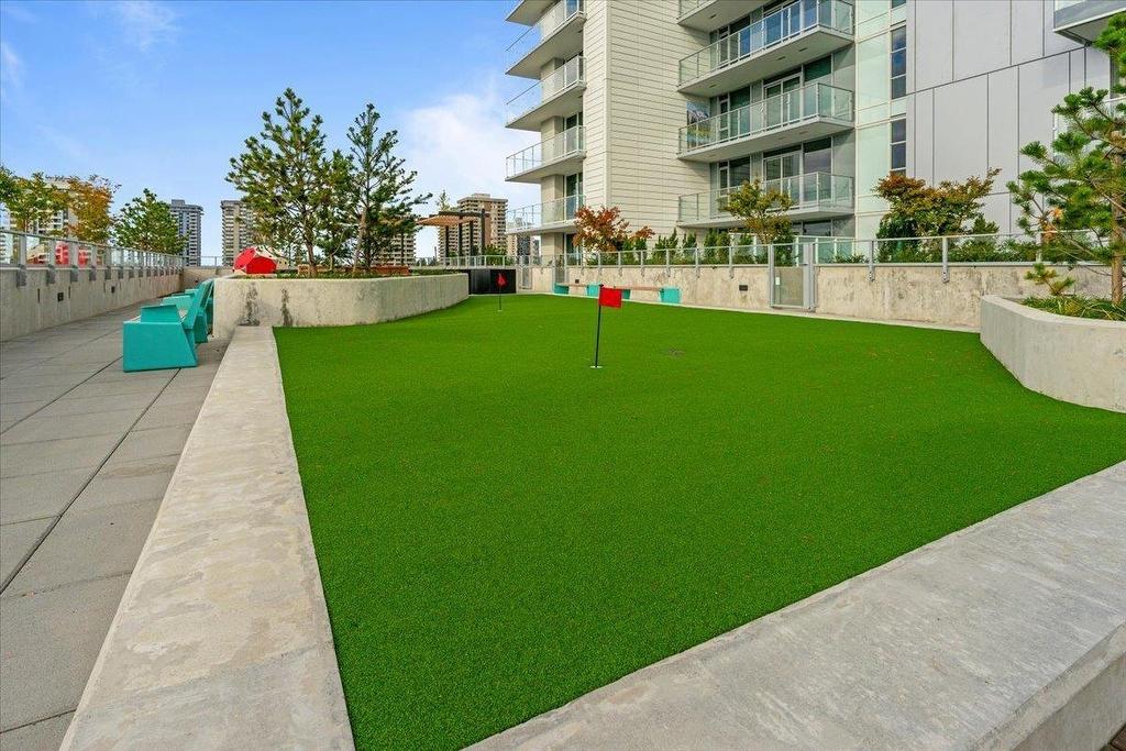 605-3833 Evergreen Place, Burnaby, BC