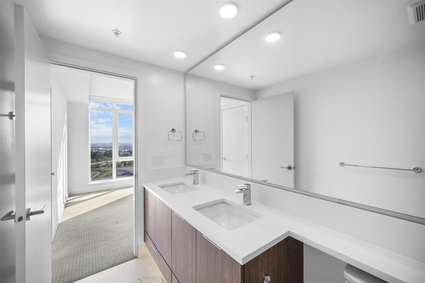 1607-7683 Park Crescent, Burnaby, BC