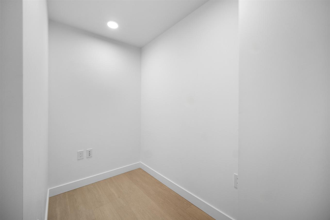 1607-7683 Park Crescent, Burnaby, BC