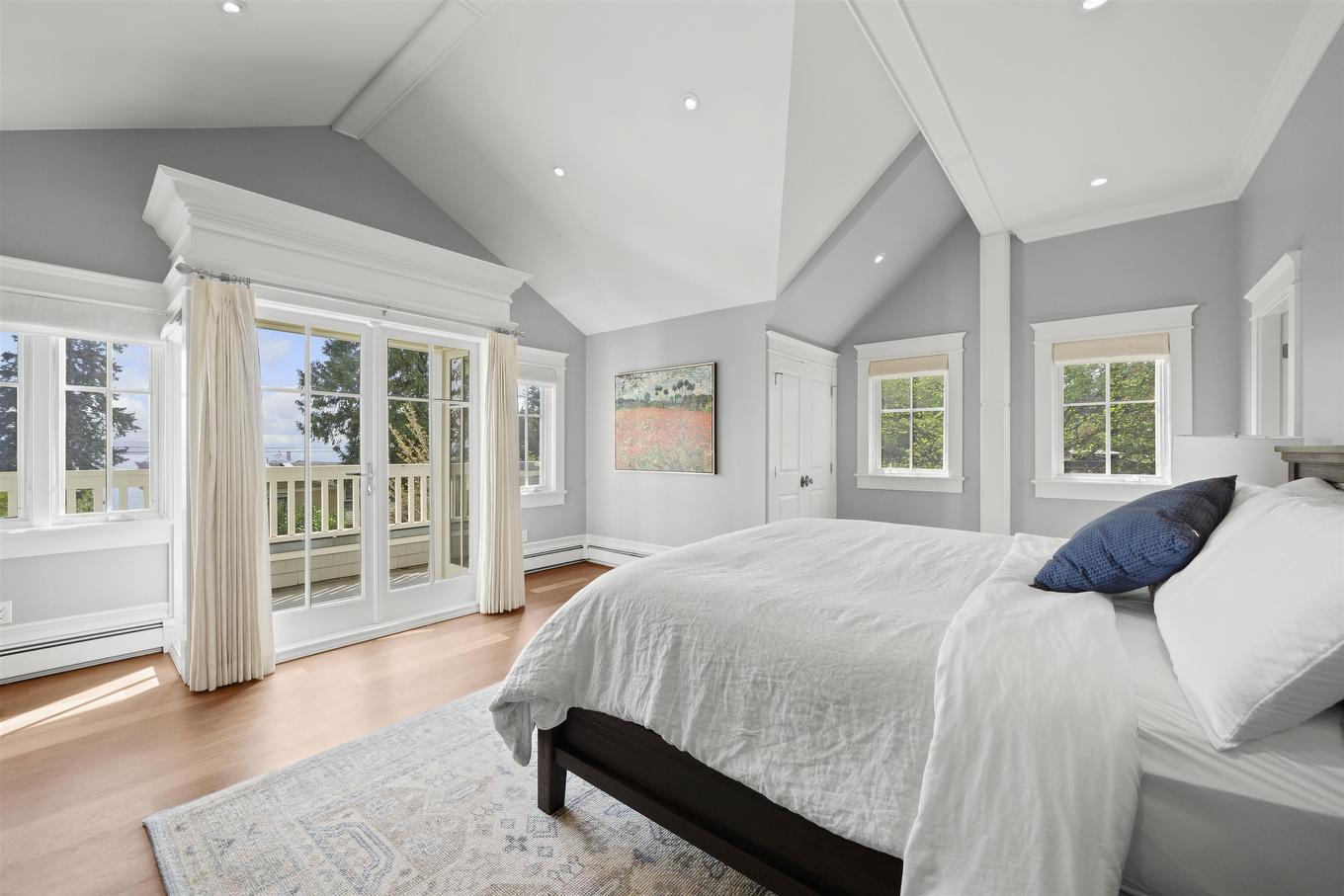 4075 Rose Crescent, West Vancouver, BC