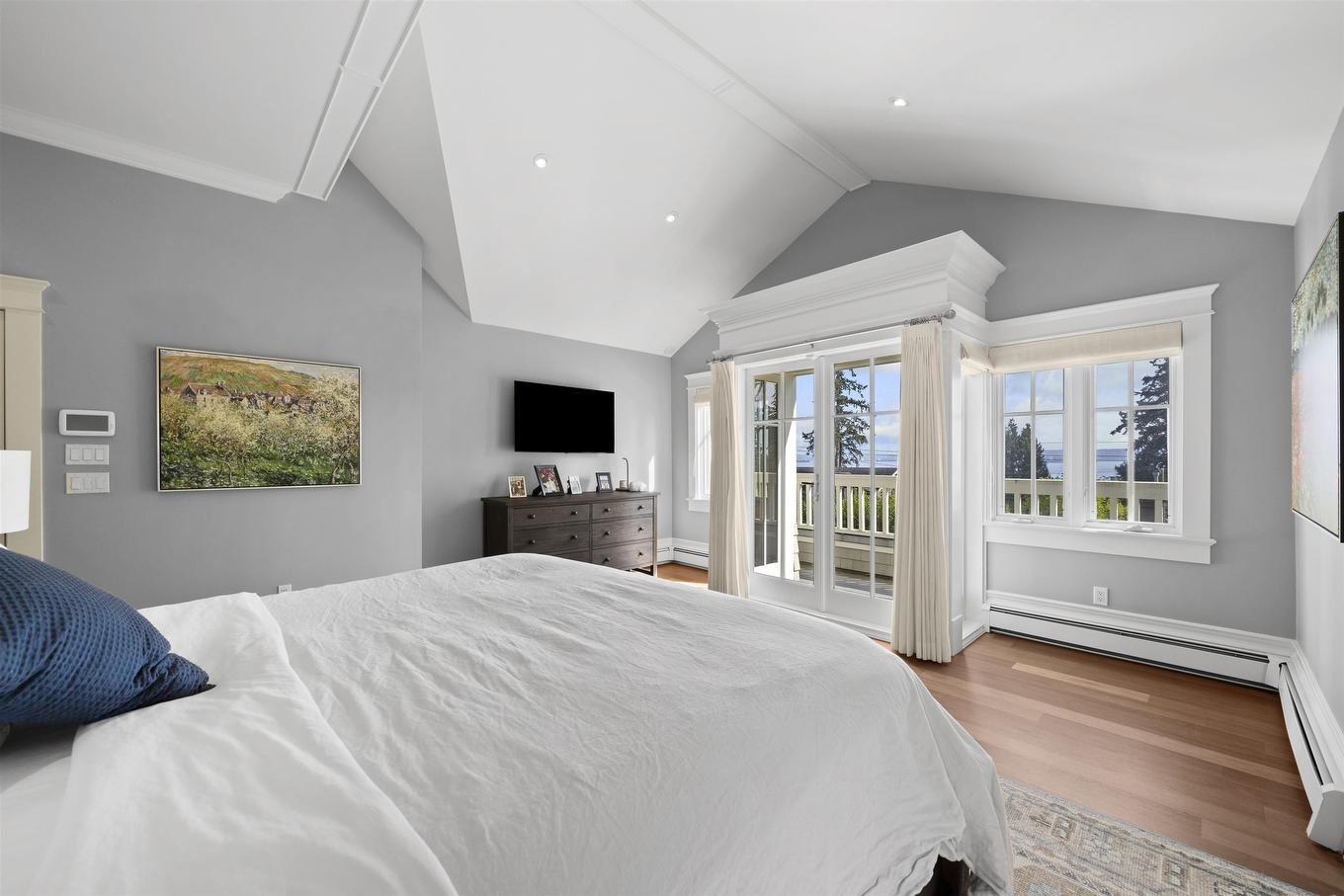 4075 Rose Crescent, West Vancouver, BC