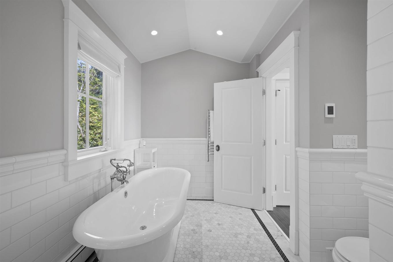 4075 Rose Crescent, West Vancouver, BC