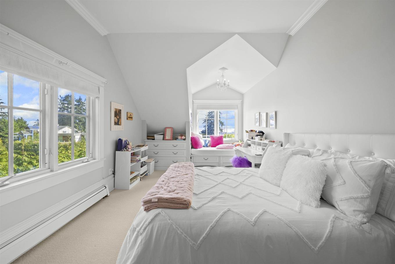 4075 Rose Crescent, West Vancouver, BC