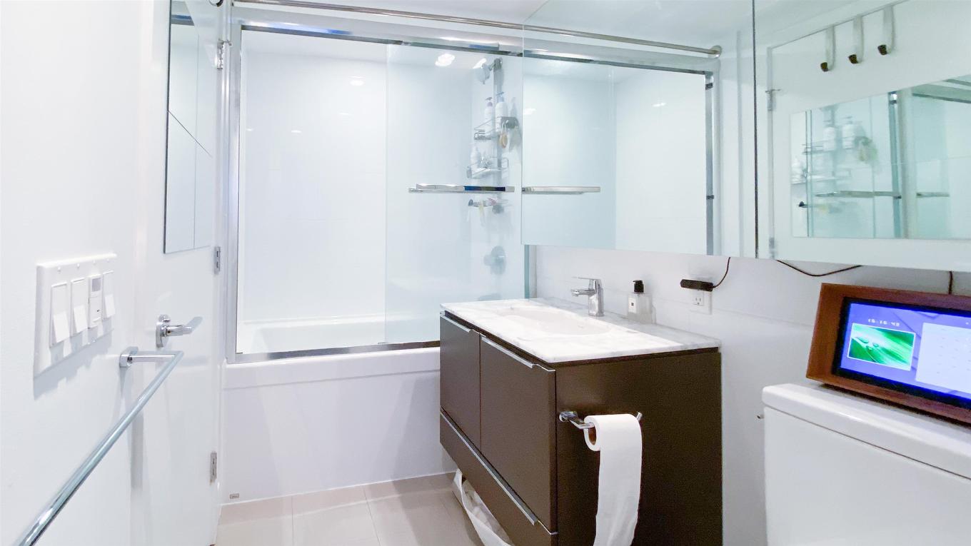 1606-5233 Gilbert Road, Richmond, BC