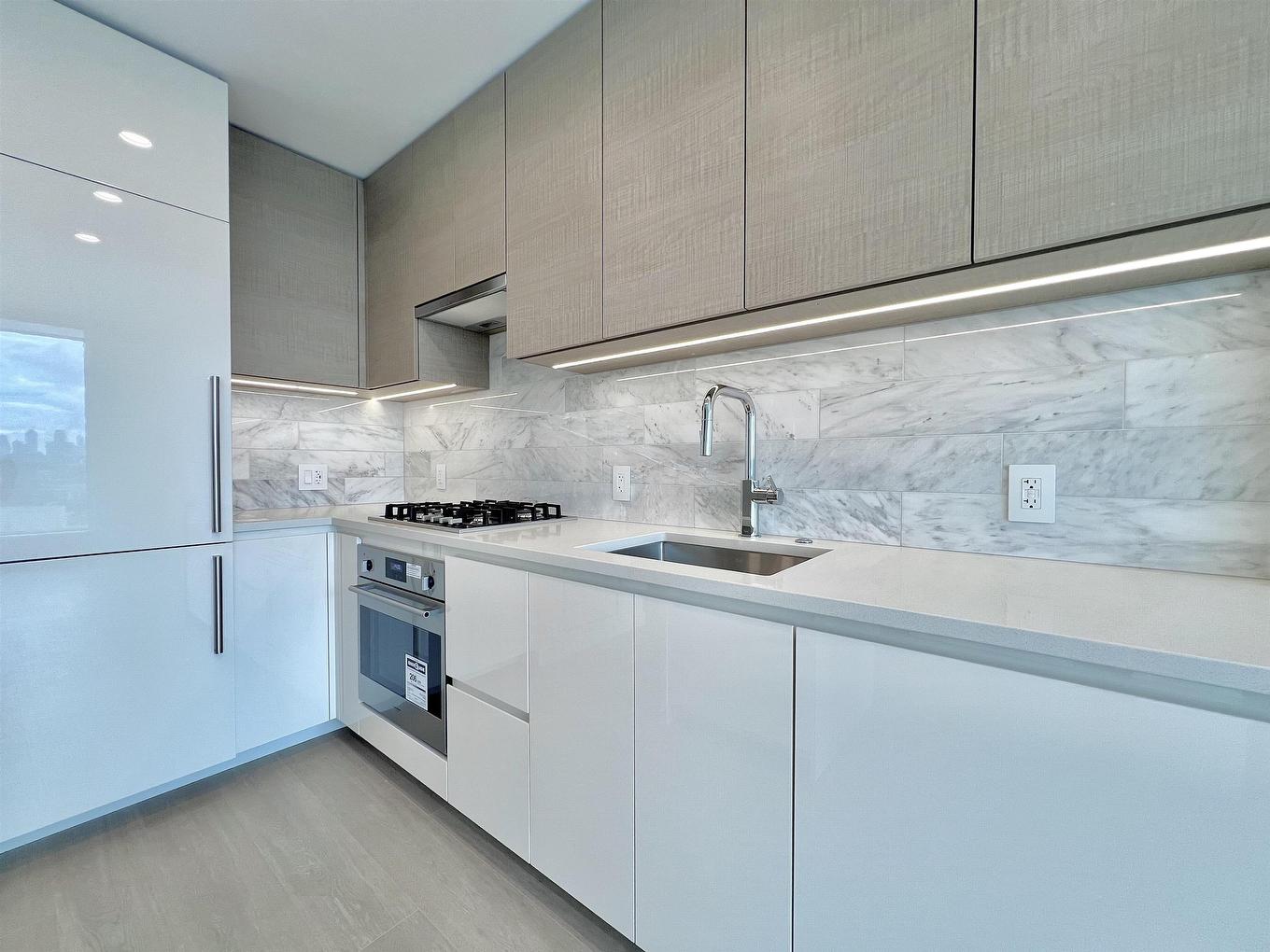 2201-4168 Lougheed Highway, Burnaby, BC