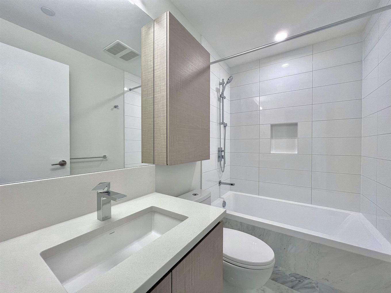 2201-4168 Lougheed Highway, Burnaby, BC