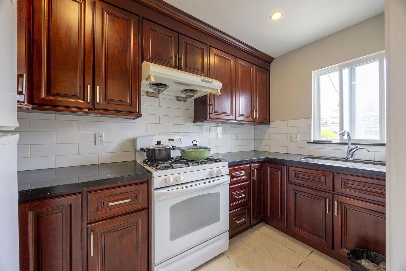 915 33Rd Avenue W, Vancouver, BC