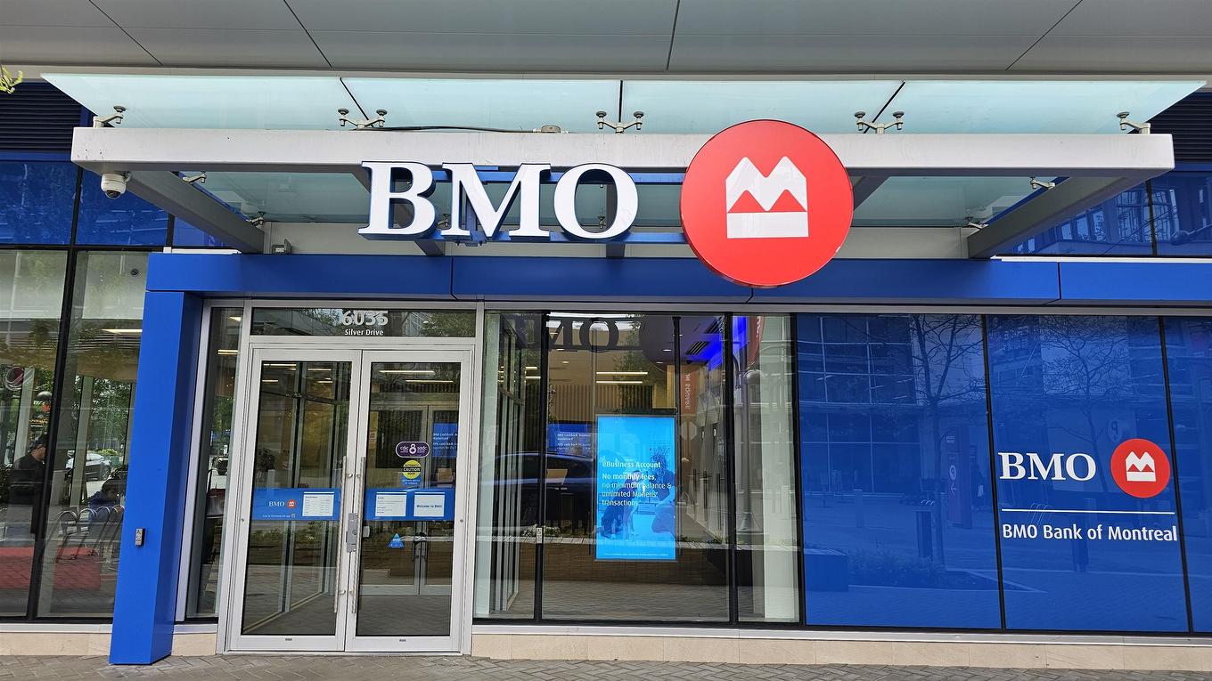 2701-4670 Assembly Way, Burnaby, BC