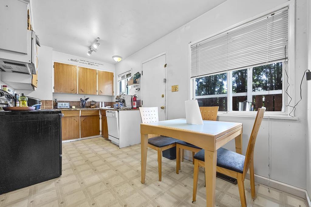 21670 119 Avenue, Maple Ridge, BC