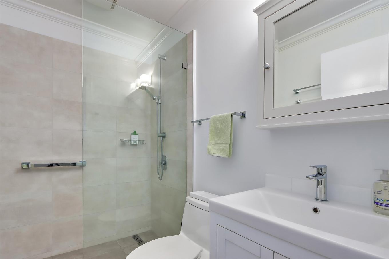 6590 Nelson Avenue, West Vancouver, BC