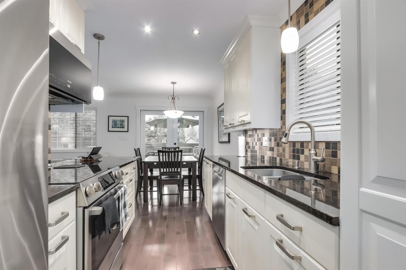 6590 Nelson Avenue, West Vancouver, BC