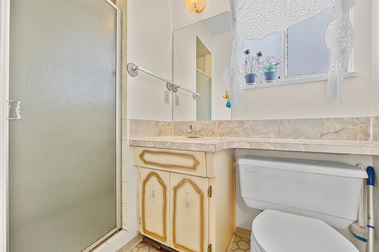 919 39Th Avenue E, Vancouver, BC