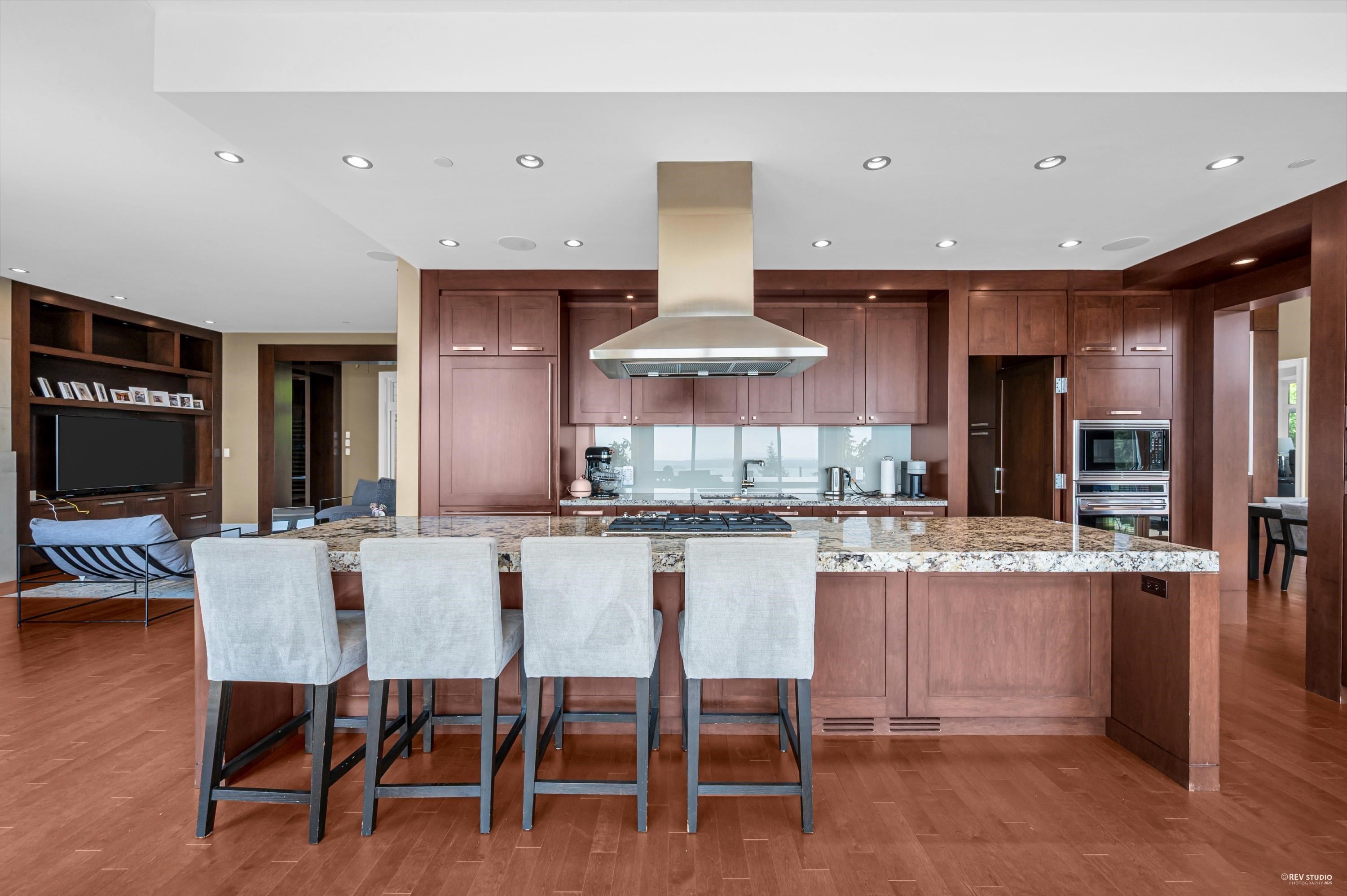 2705 Highview Place, West Vancouver, BC