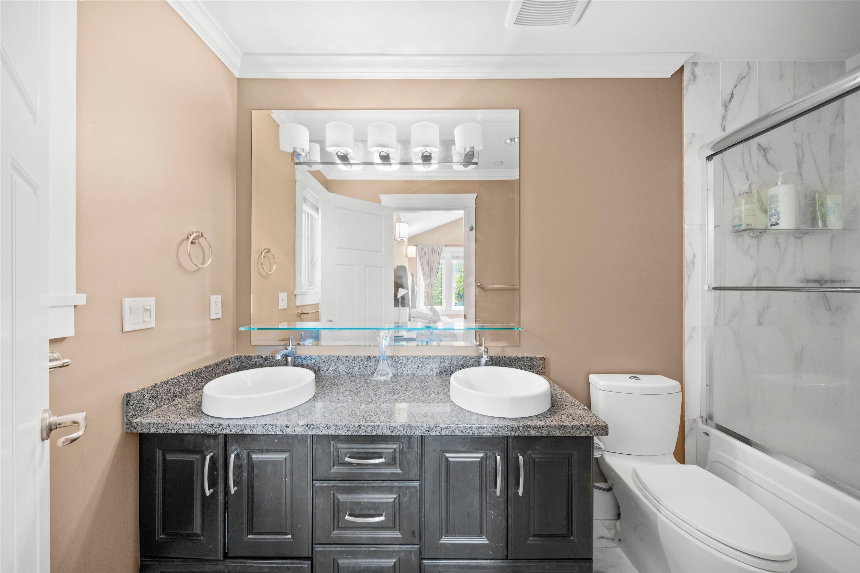 2575 7Th Avenue W, Vancouver, BC