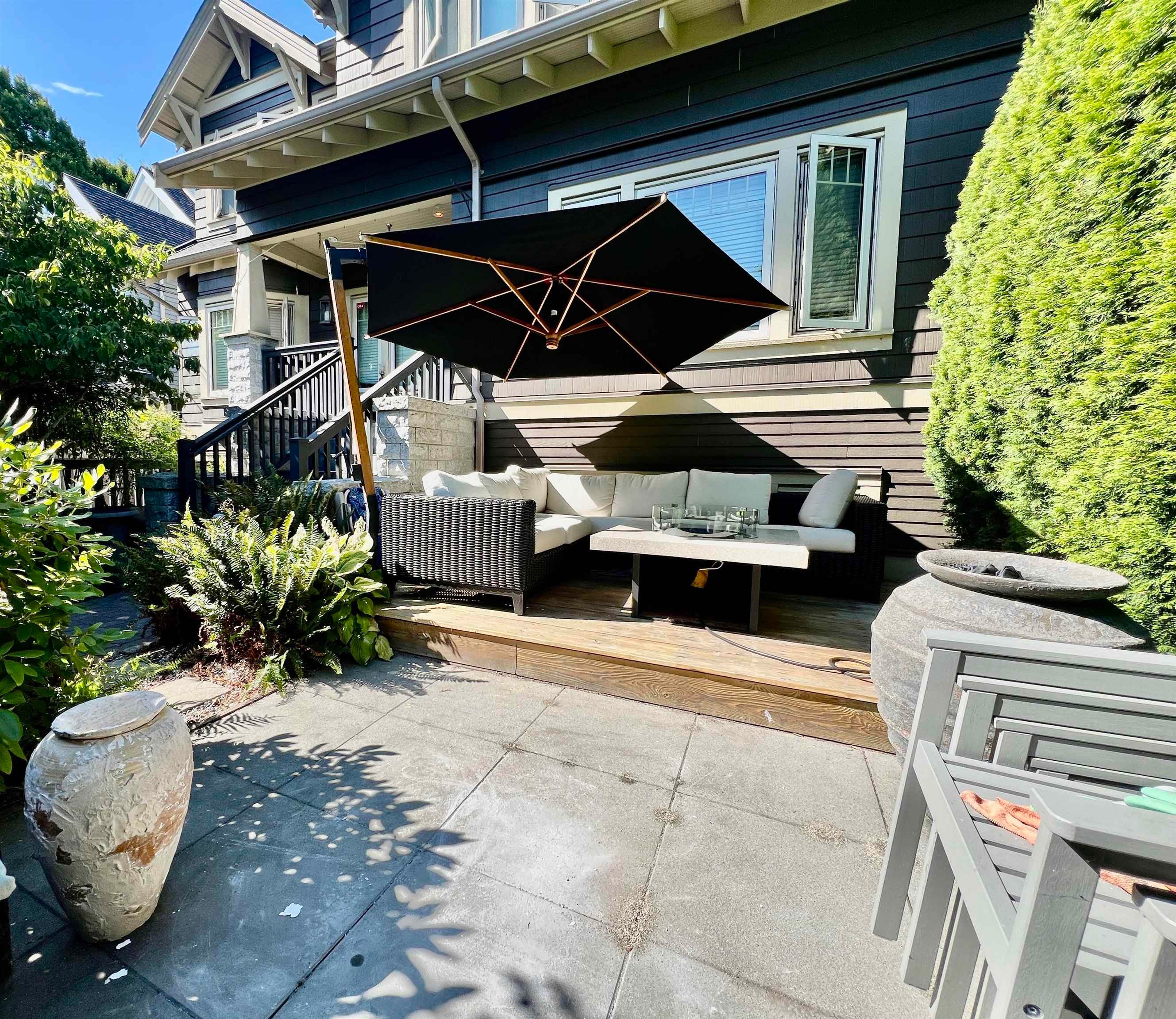 2575 7Th Avenue W, Vancouver, BC