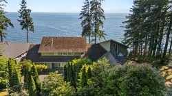 2525 Lower Road Roberts Creek, BC V0N 2W4