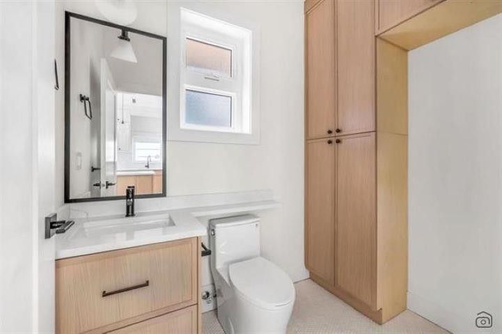 718 62Nd Avenue E, Vancouver, BC