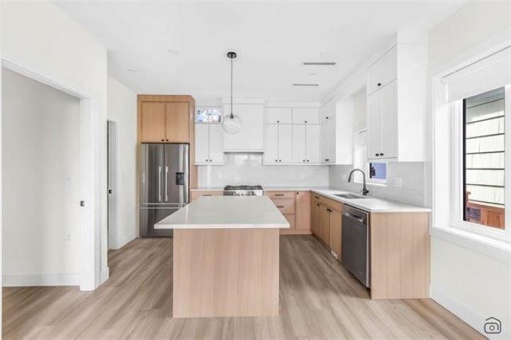 718 62Nd Avenue E, Vancouver, BC