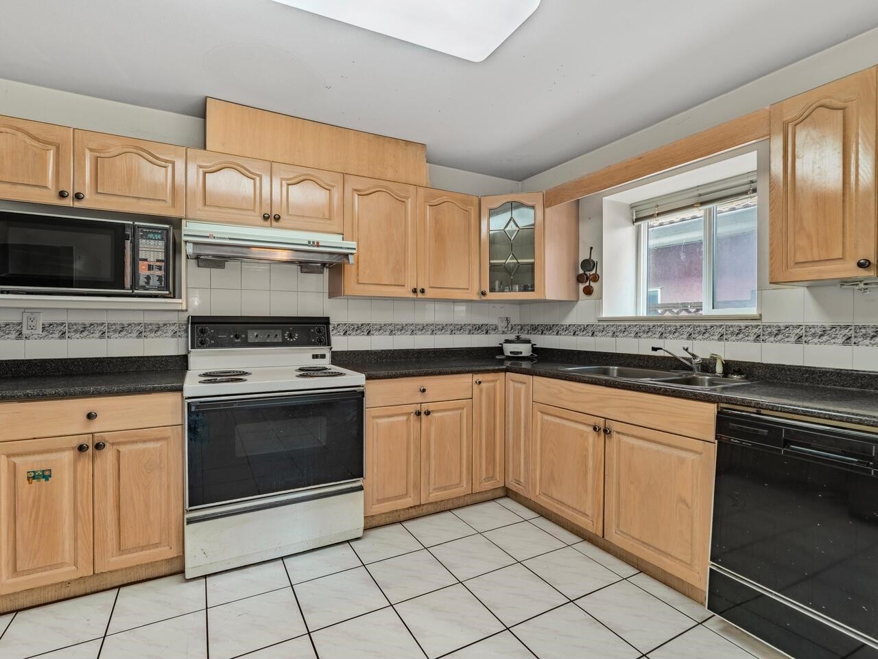 7191 Fraser Street, Vancouver, BC