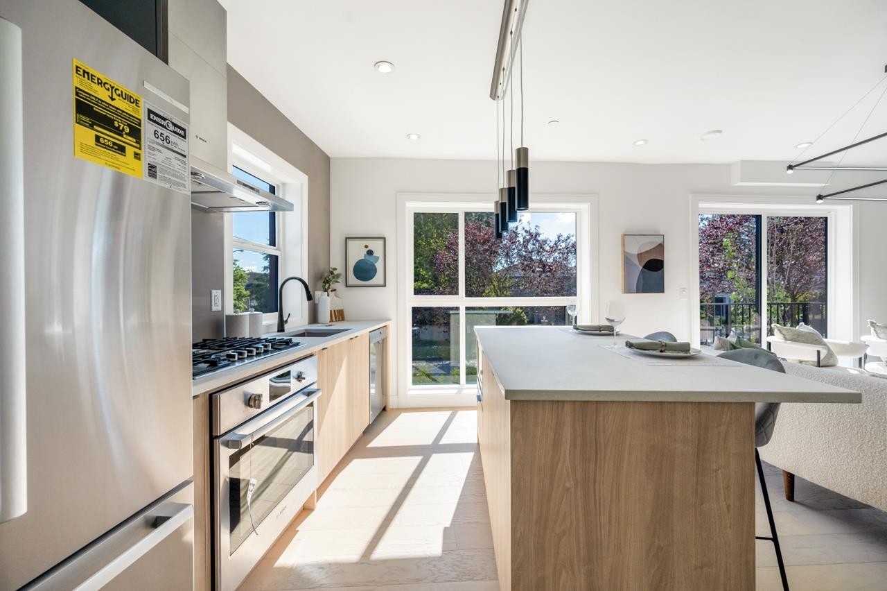 1007 58Th Avenue W, Vancouver, BC