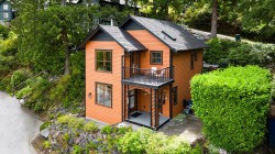 571 Roocroft Lane Bowen Island, BC V0N 1G2