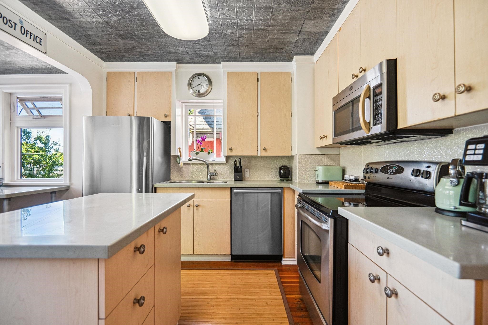 4533 8Th Avenue W, Vancouver, BC