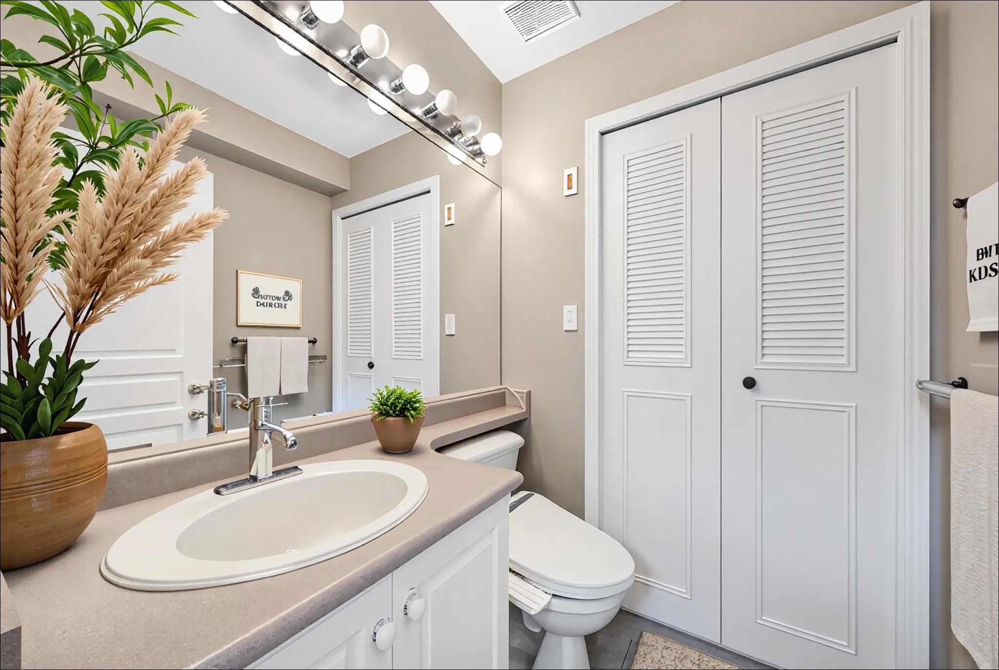 235 19Th Street W, North Vancouver, BC