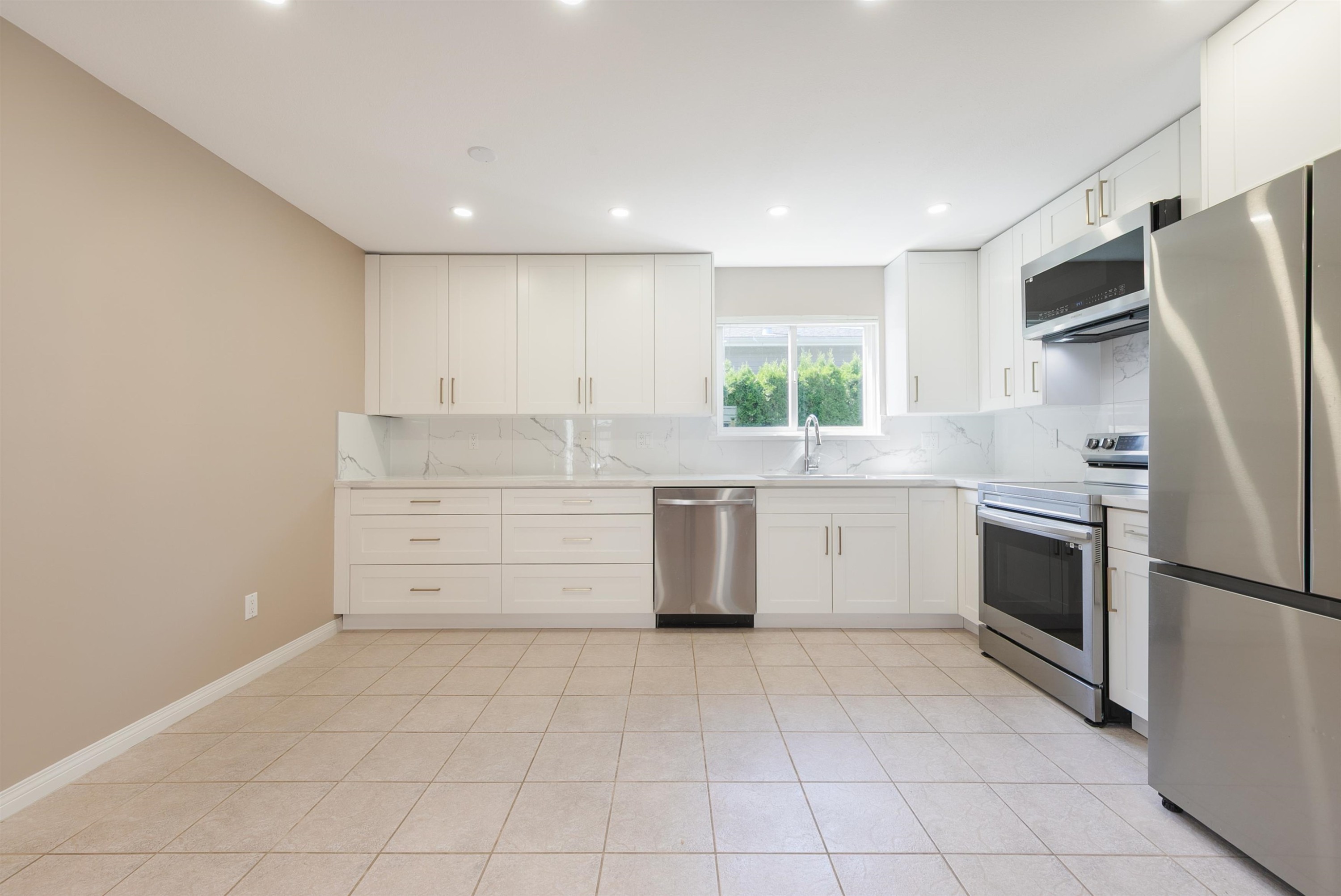 235 19Th Street W, North Vancouver, BC