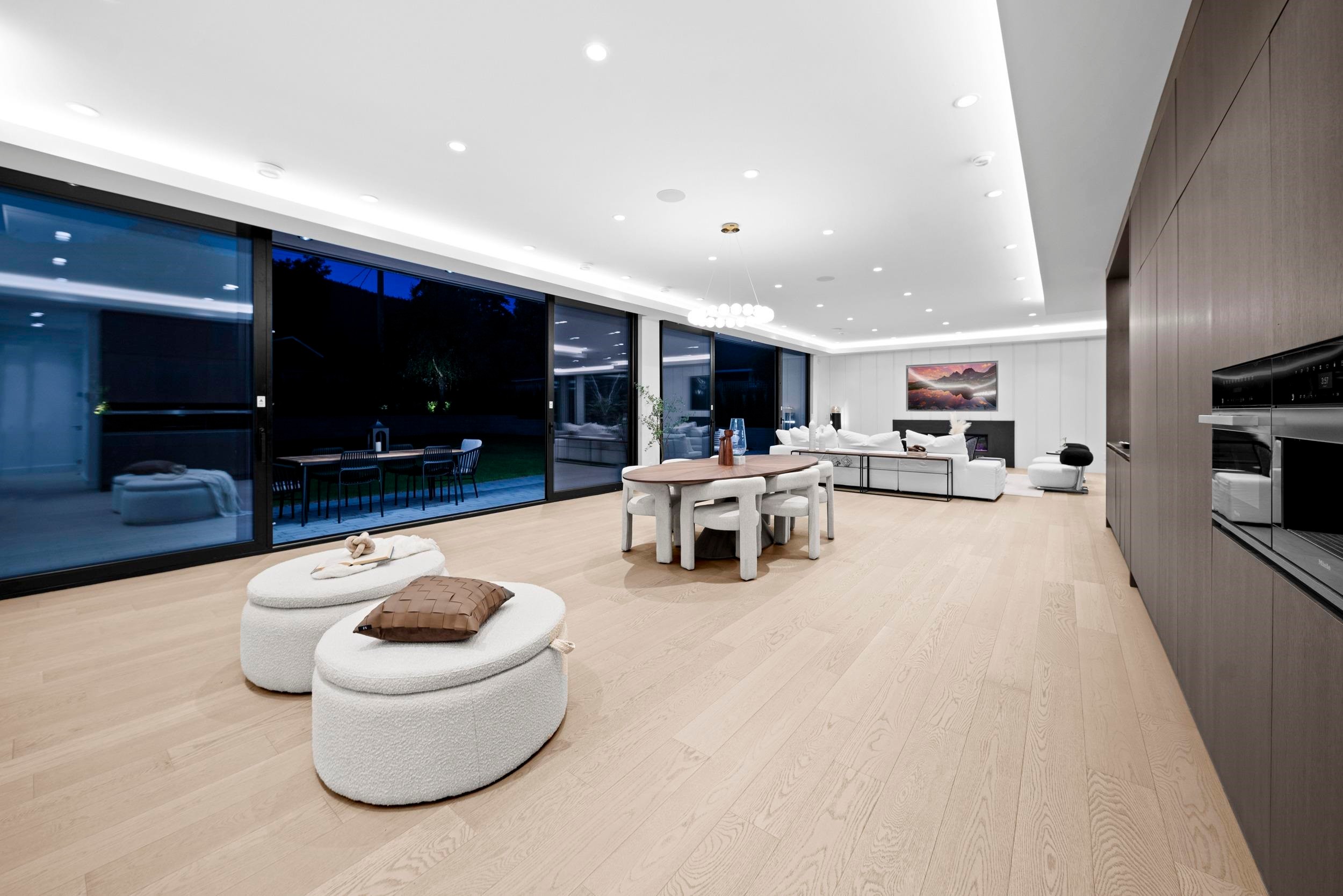 680 Westhyde Place, North Vancouver, BC