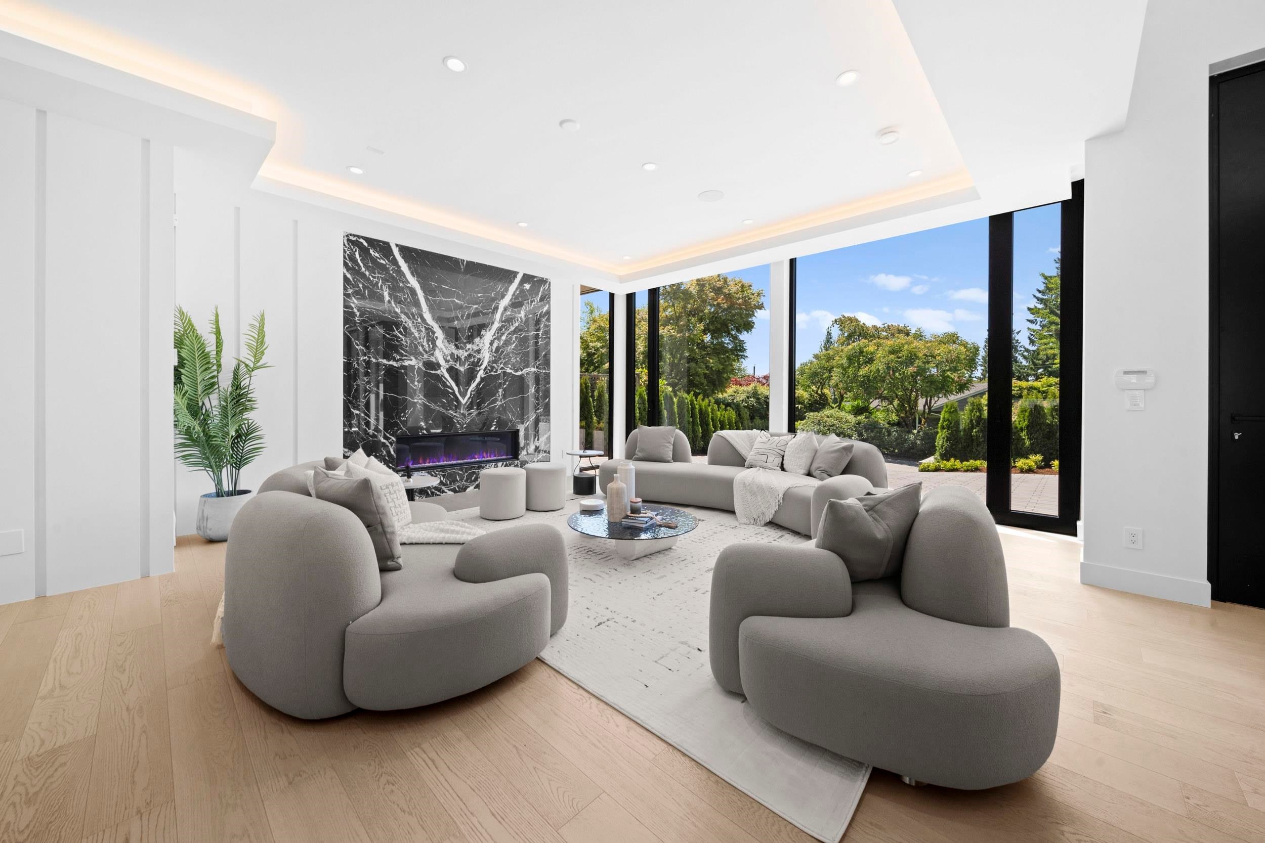 680 Westhyde Place, North Vancouver, BC