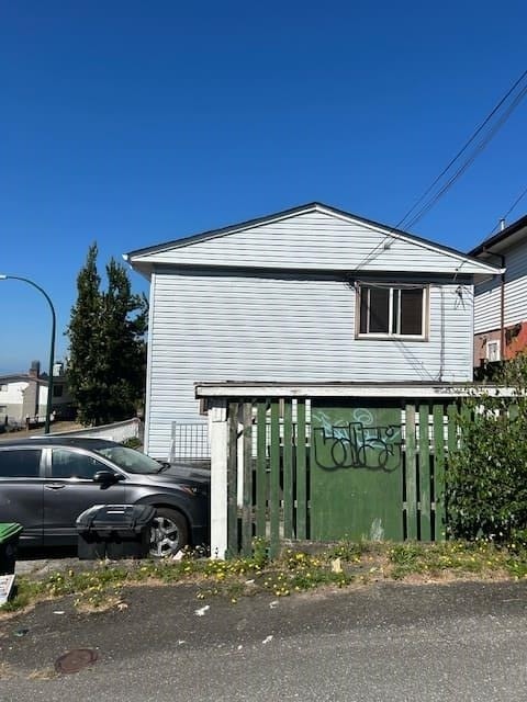 7592 Fraser Street, Vancouver, BC