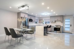 9168 Sunshine Coast Highway Halfmoon Bay, BC V7Z 1E9