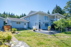 6135 Fairway Avenue Sechelt, BC V7Z 0L6
