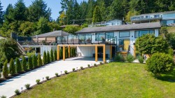 405 Fletcher Road S Gibsons, BC V0N 1V0