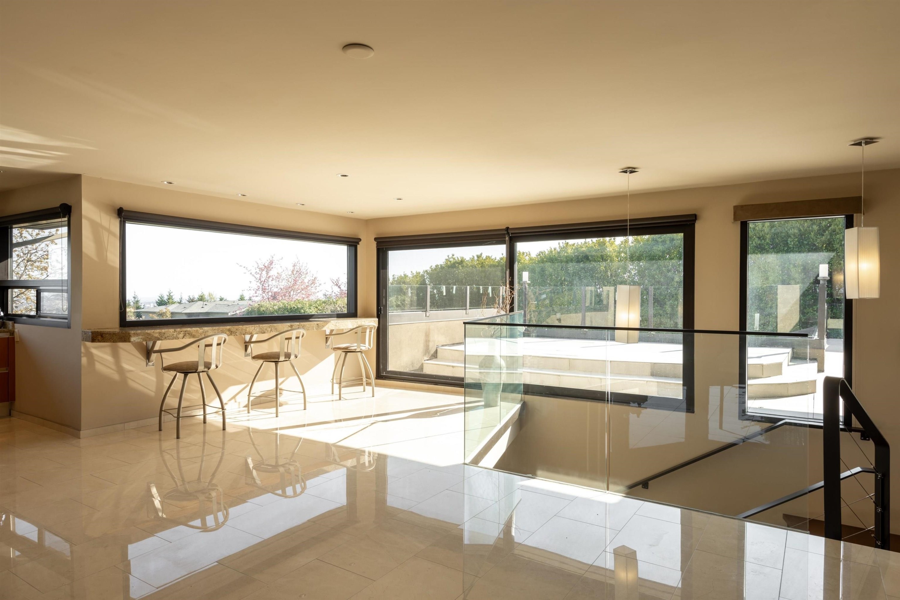 1109 Hillside Road, West Vancouver, BC