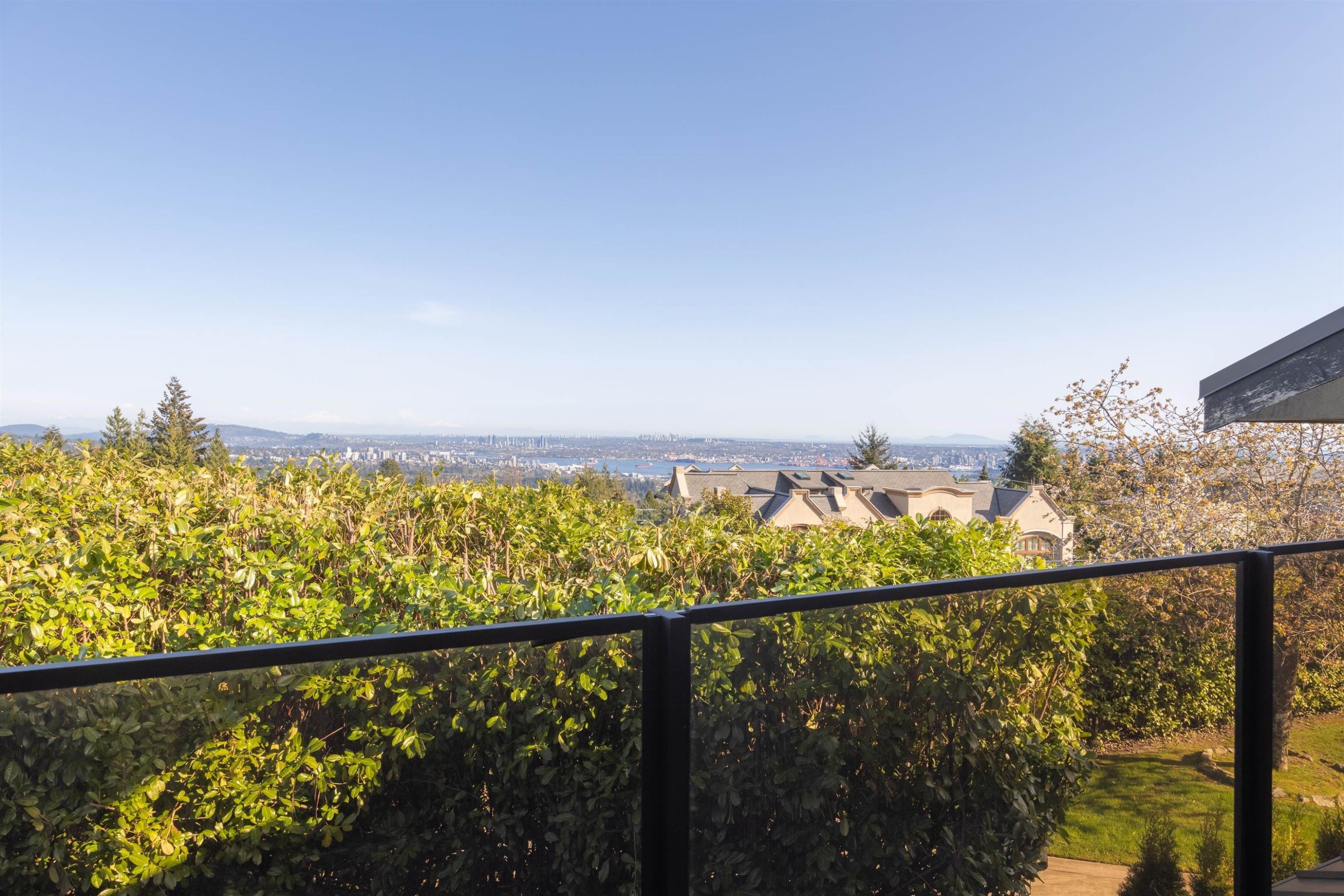 1109 Hillside Road, West Vancouver, BC