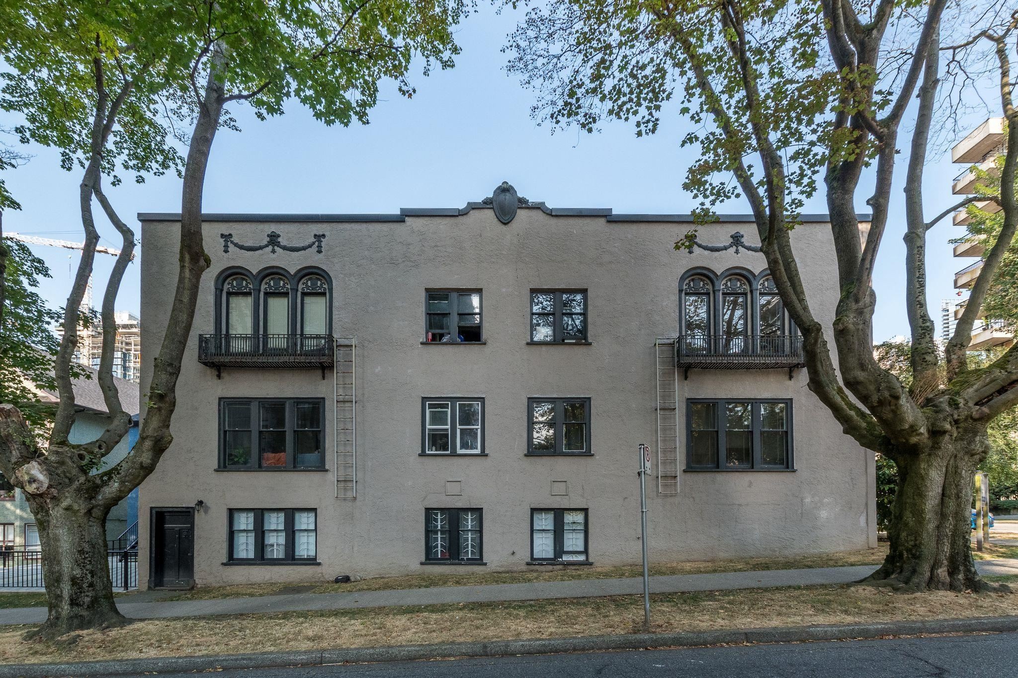 18-935 Jervis Street, Vancouver, BC