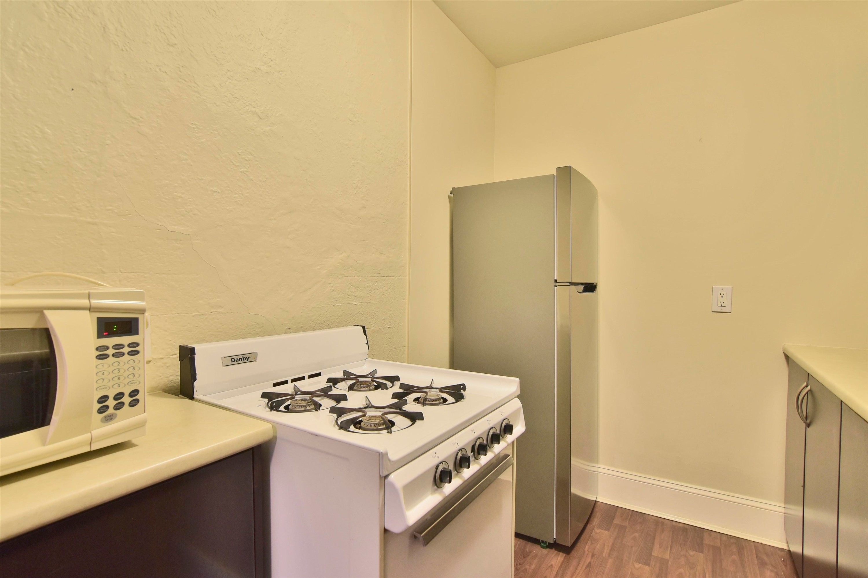 18-935 Jervis Street, Vancouver, BC