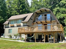 2617 Sunshine Coast Highway Roberts Creek, BC V0N 2W4