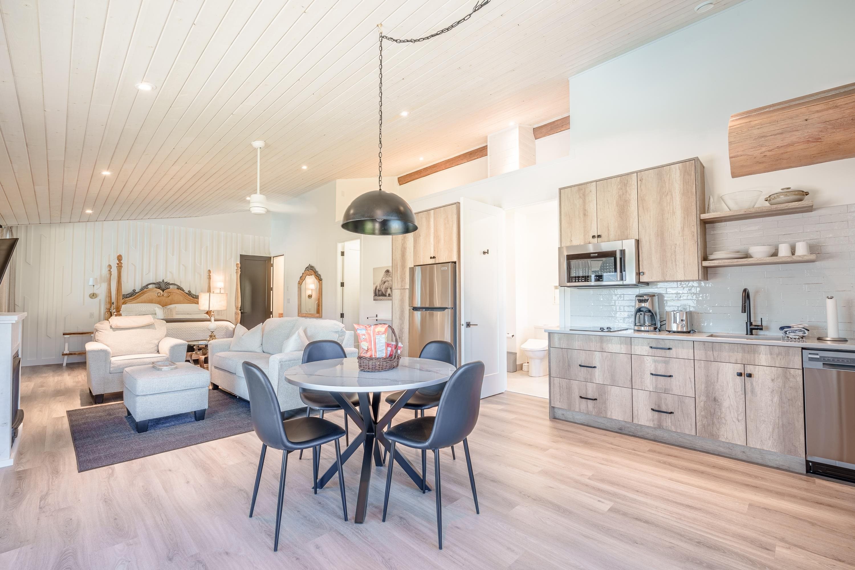 6316 Crowston Road, Sechelt, BC