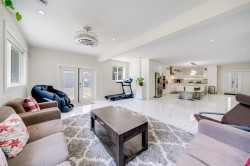 22288 136 Avenue Maple Ridge, BC V4R 2P7