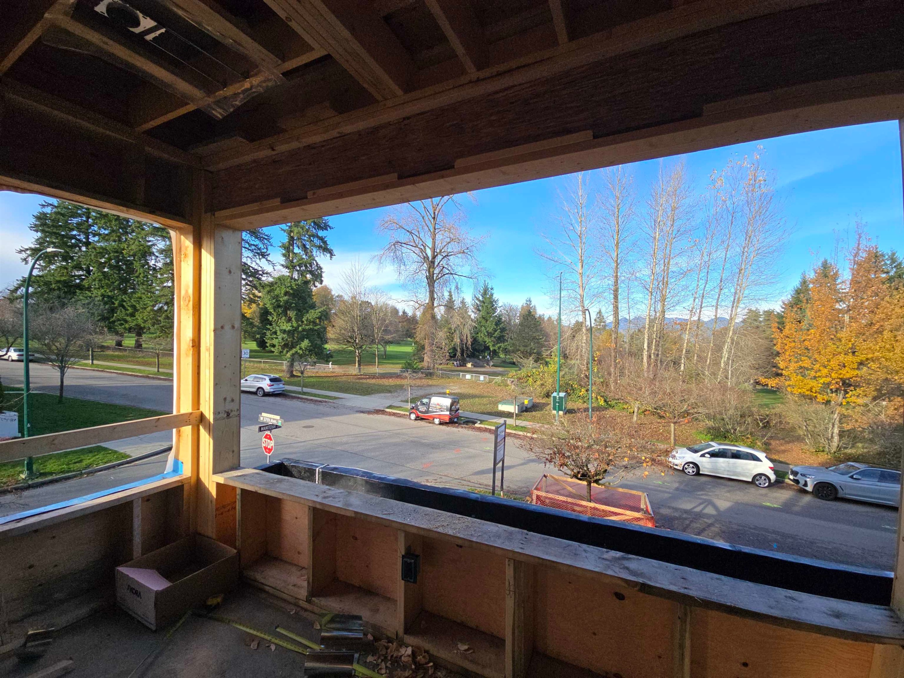 98 37Th Avenue W, Vancouver, BC