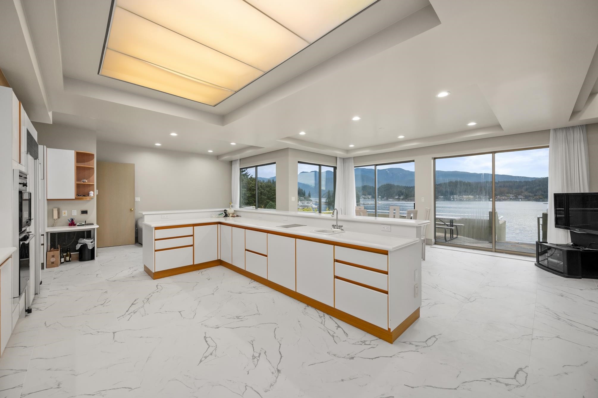 828 Beachview Drive, North Vancouver, BC