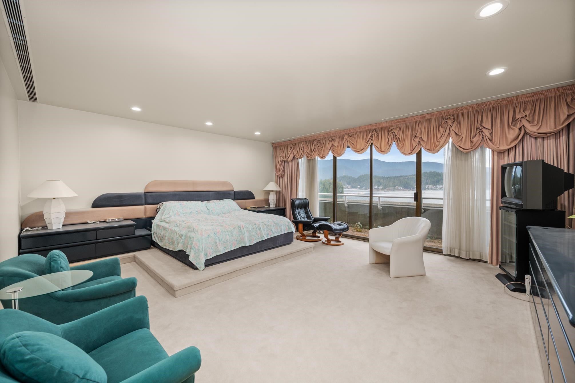 828 Beachview Drive, North Vancouver, BC