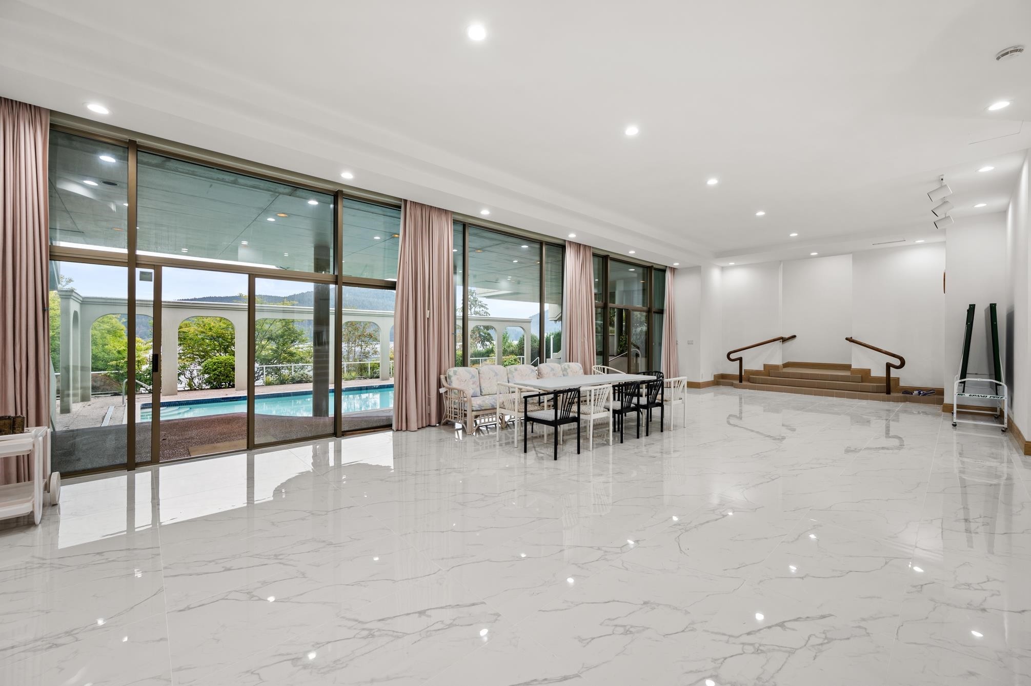 828 Beachview Drive, North Vancouver, BC