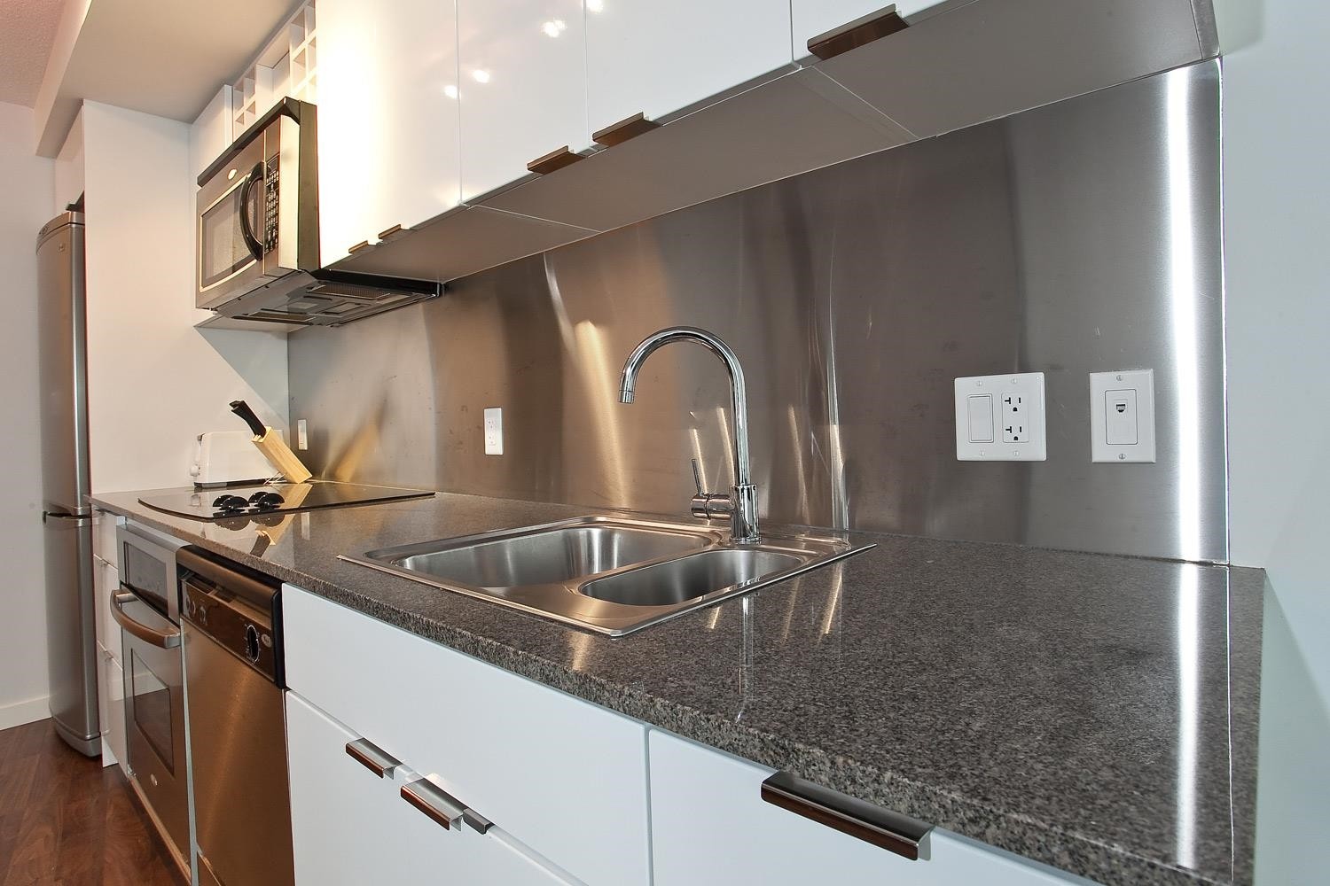 608-233 Robson Street, Vancouver, BC