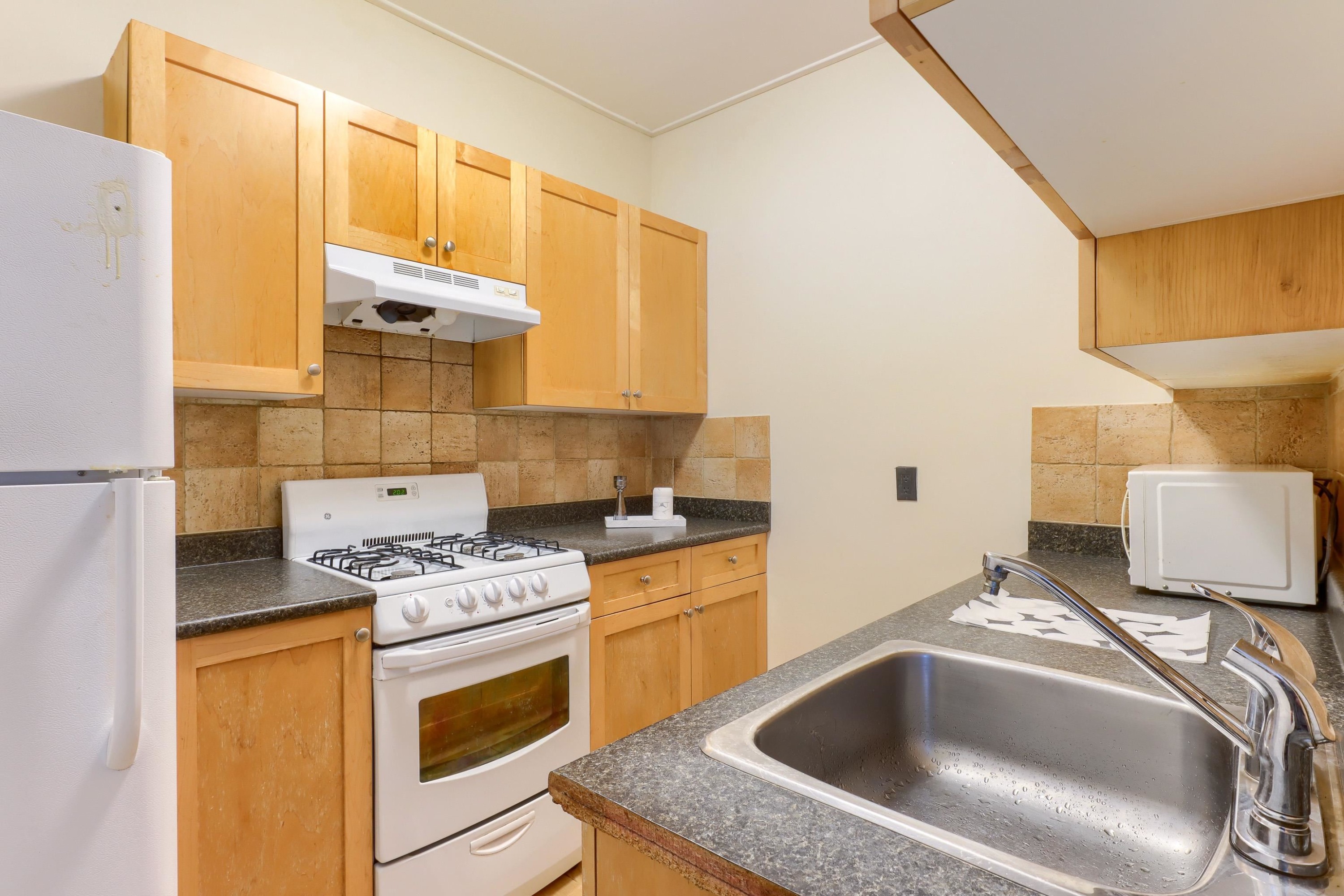 6-935 Jervis Street, Vancouver, BC